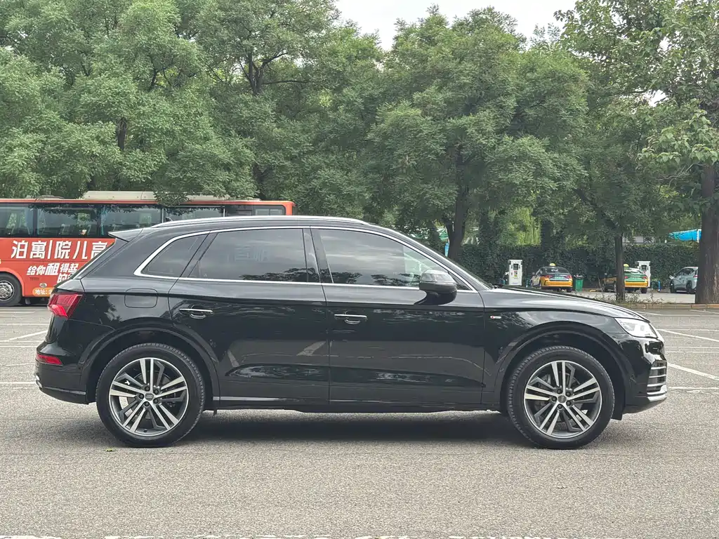 Audi Q5L 2021 — фото 9