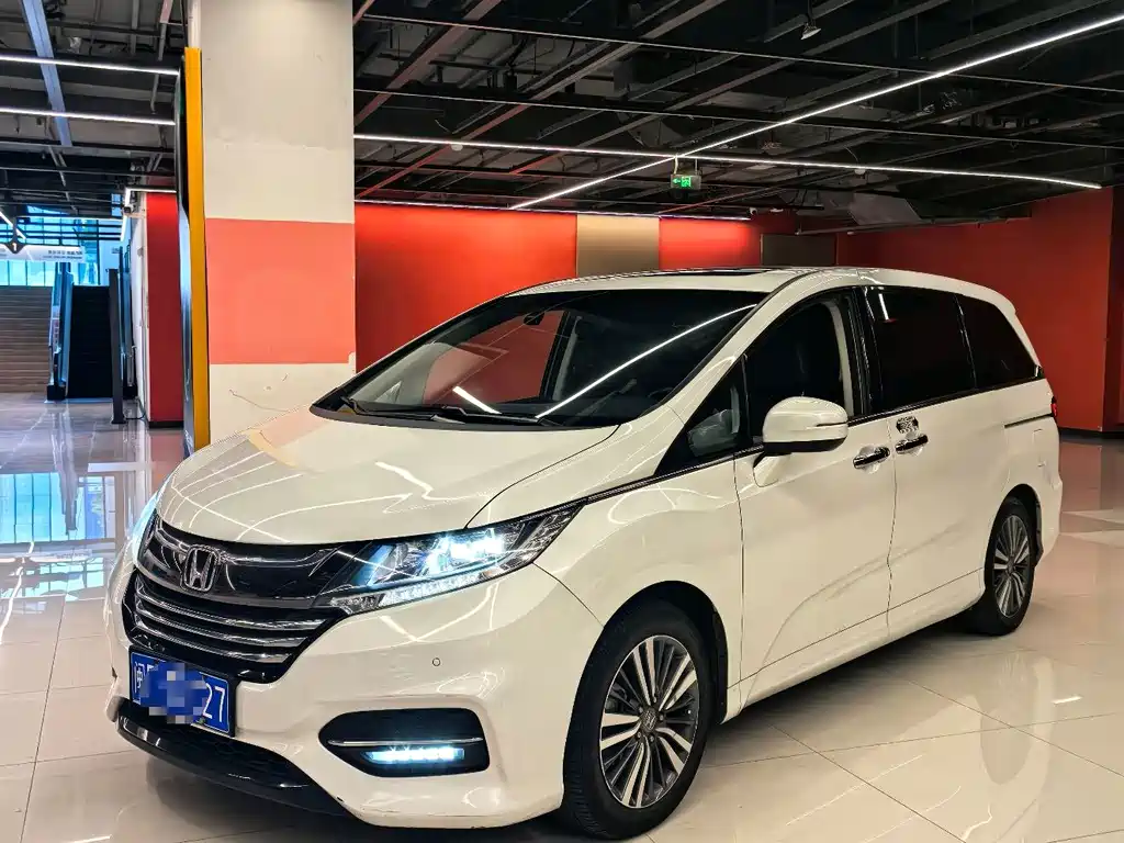 Honda Odyssey 2018 — фото 1