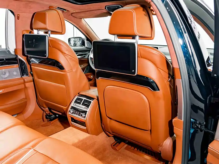 BMW 7 Series 2019 — фото 23
