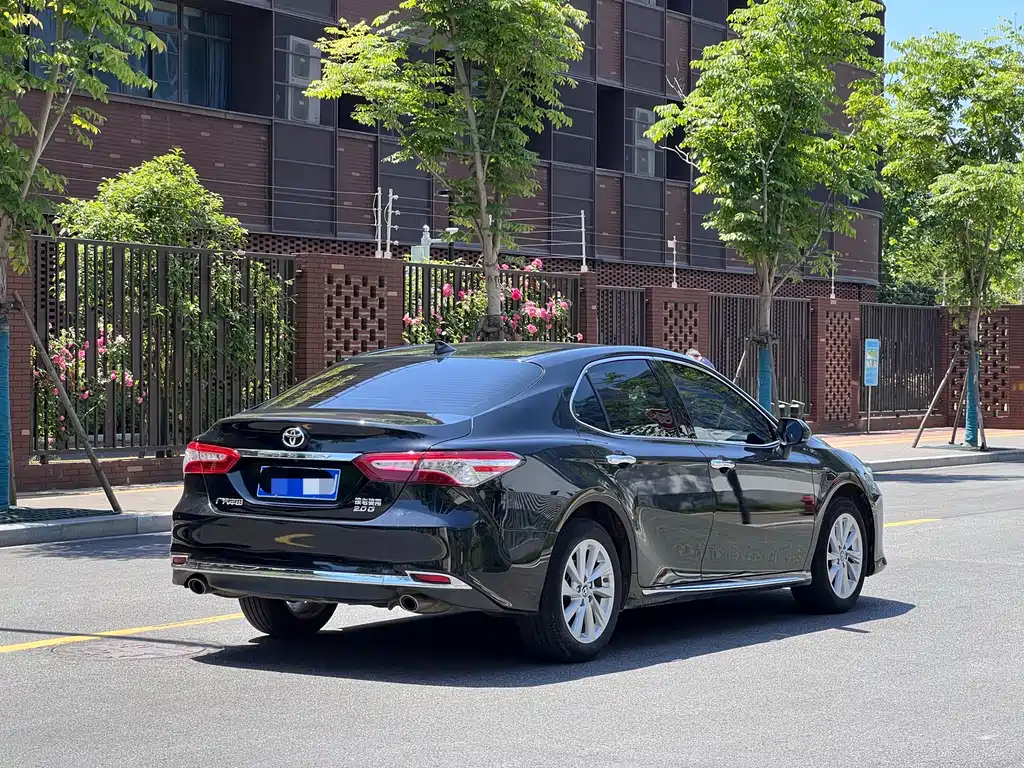 Toyota Camry 2023 — фото 9