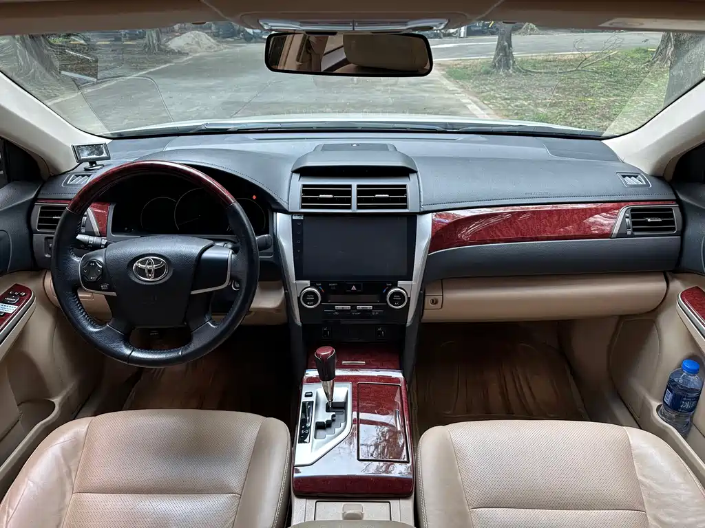 Toyota Camry 2014 — фото 12