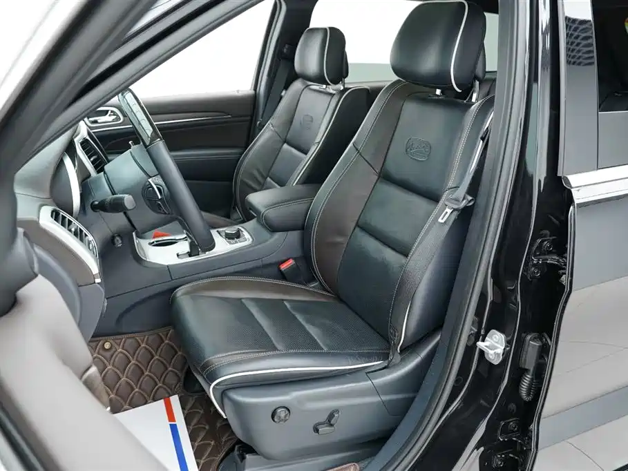 Jeep Grand Cherokee 2015 — фото 6