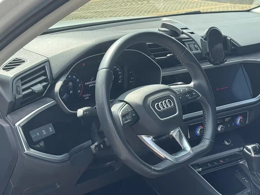 Audi Q3 2019 — фото 8