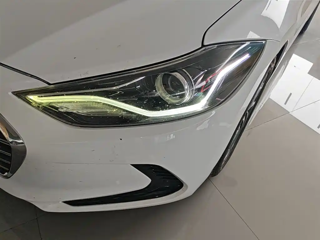 Hyundai Elantra 2020 — фото 24