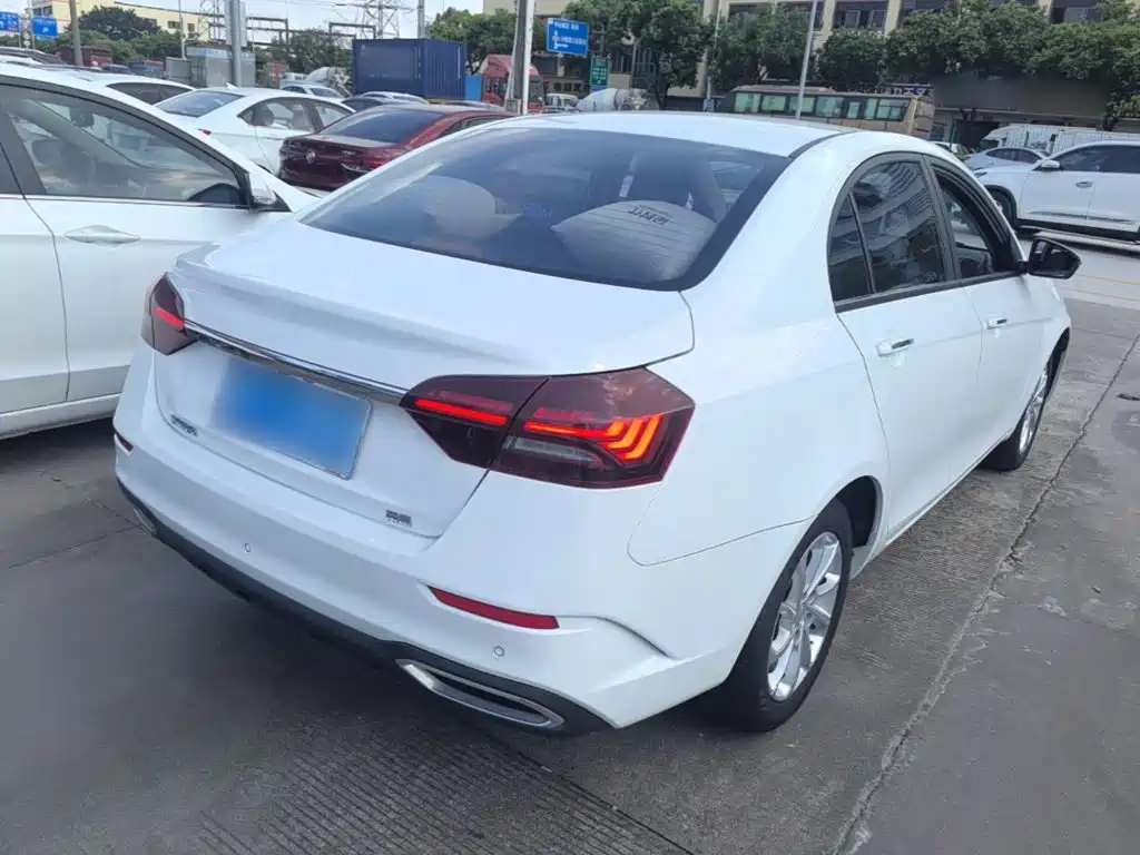 Geely Emgrand 2021