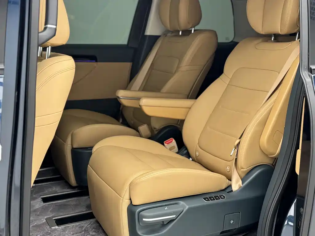 GAC Motor E8 PHEV 2023 — фото 6