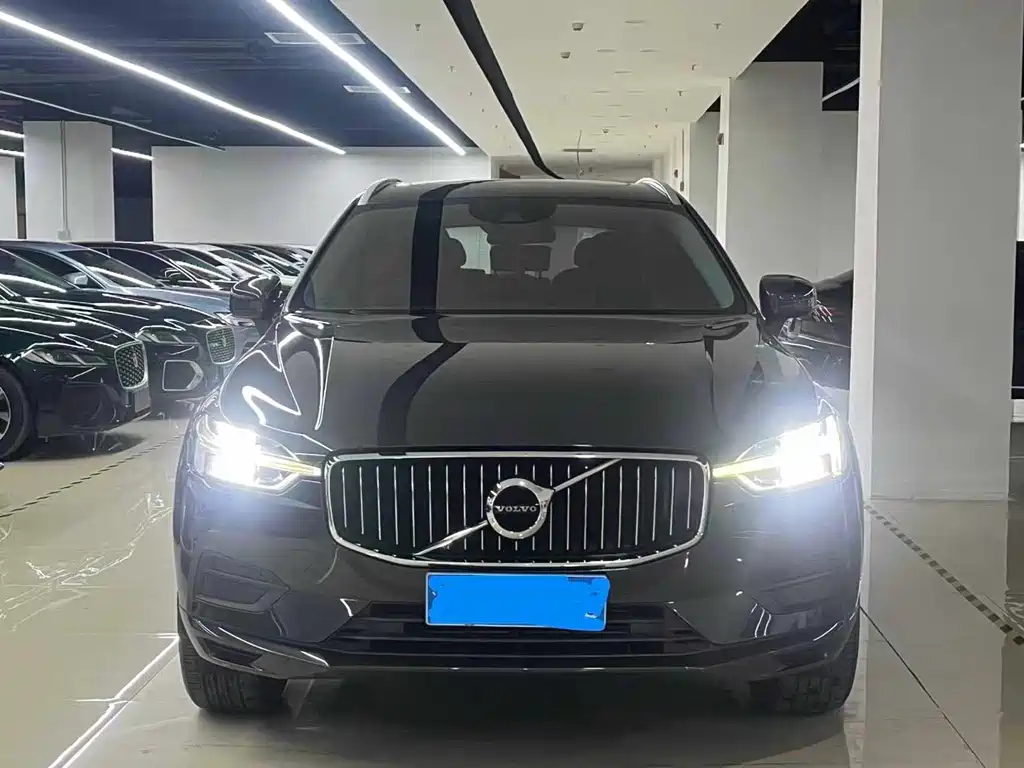 Volvo XC60 2019 — фото 1