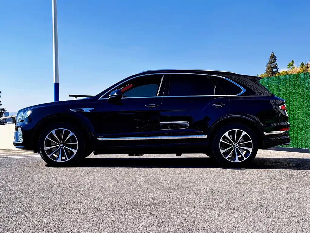 Bentley Bentayga 2021 — фото 7