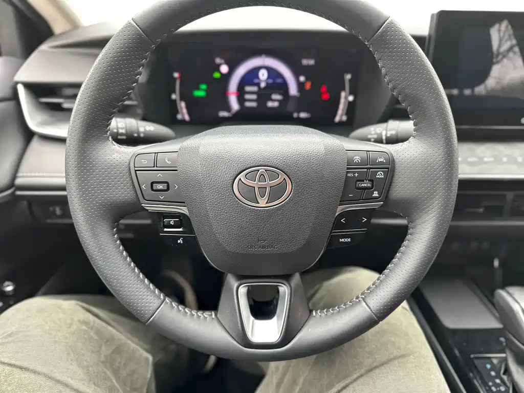 Toyota Camry 2024 — фото 23