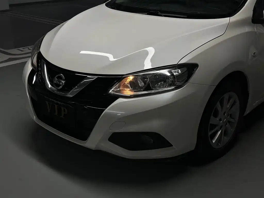 Nissan Tiida 2017 — фото 4
