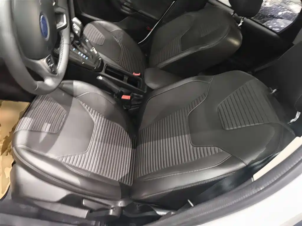 Ford Focus 2019 — фото 15