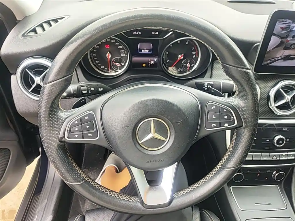 Mercedes-Benz GLA 2018 — фото 11