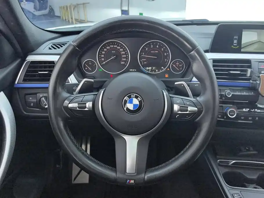 BMW 3 Series 2019 — фото 15