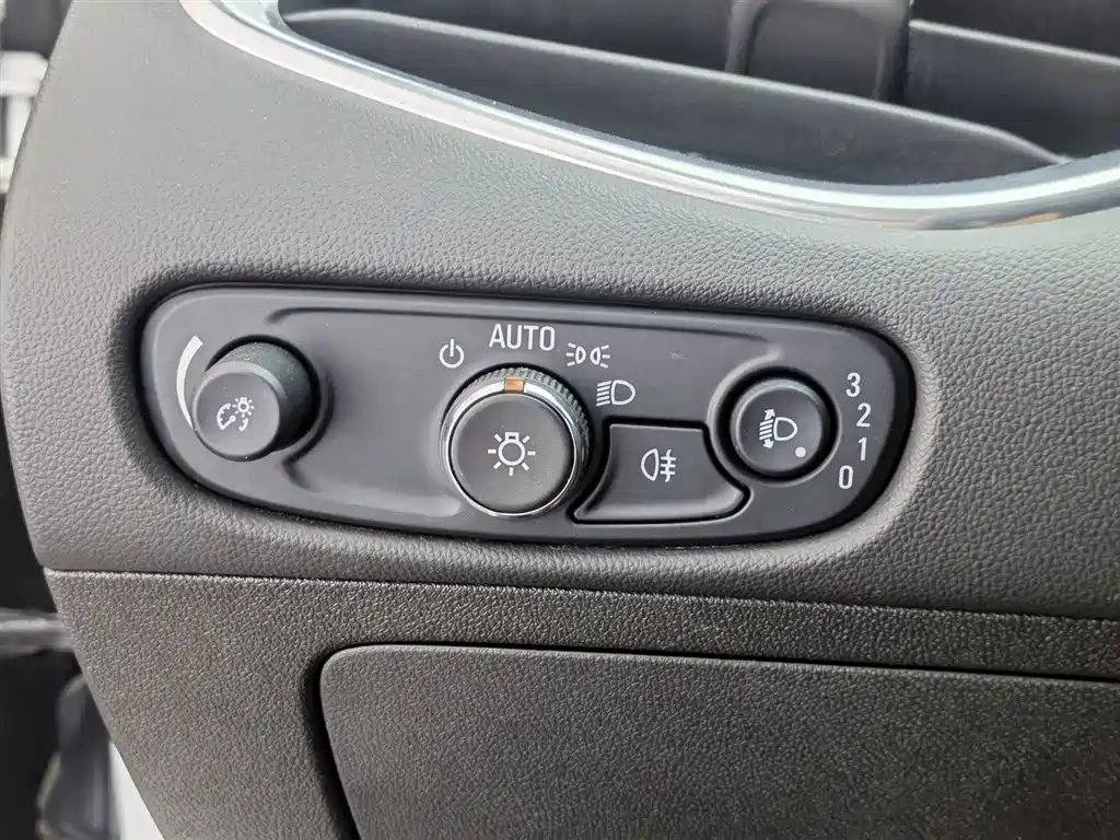Chevrolet Malibu XL 2017 — фото 21
