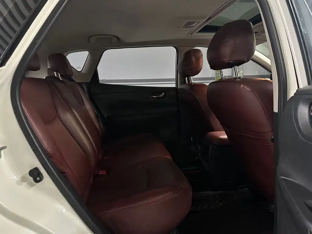 Nissan Tiida 2017 — фото 18