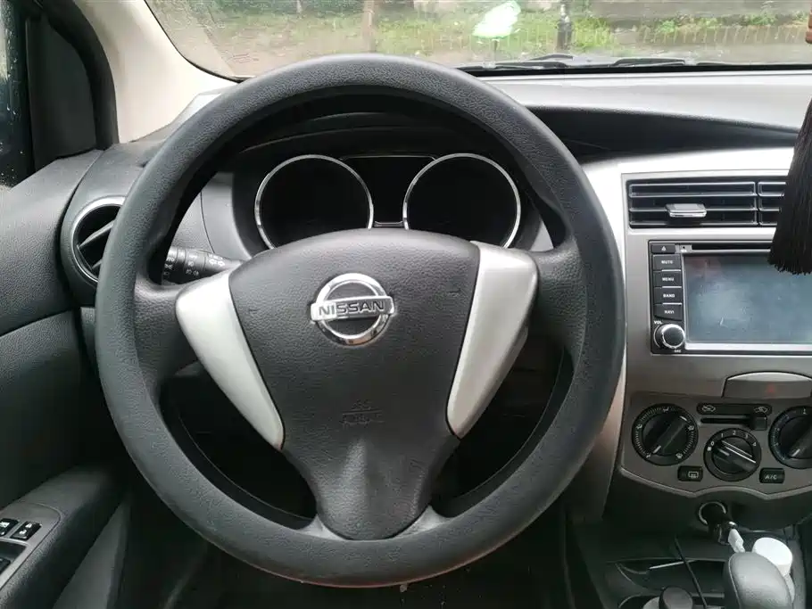 Nissan Livina 2014 — фото 15