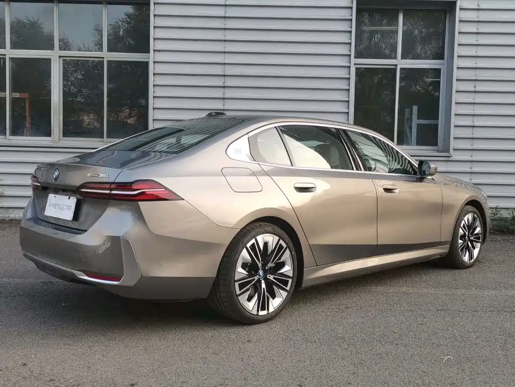 BMW i5 — фото 5