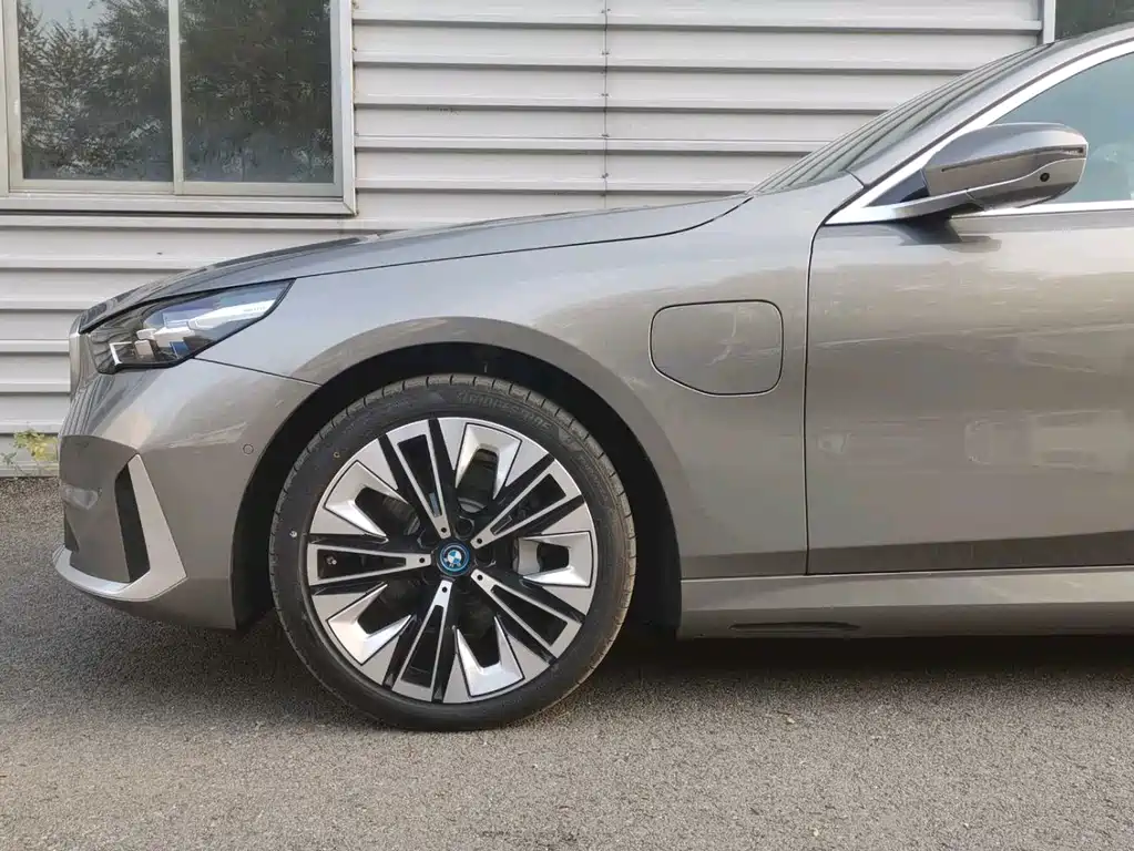 BMW i5 — фото 6
