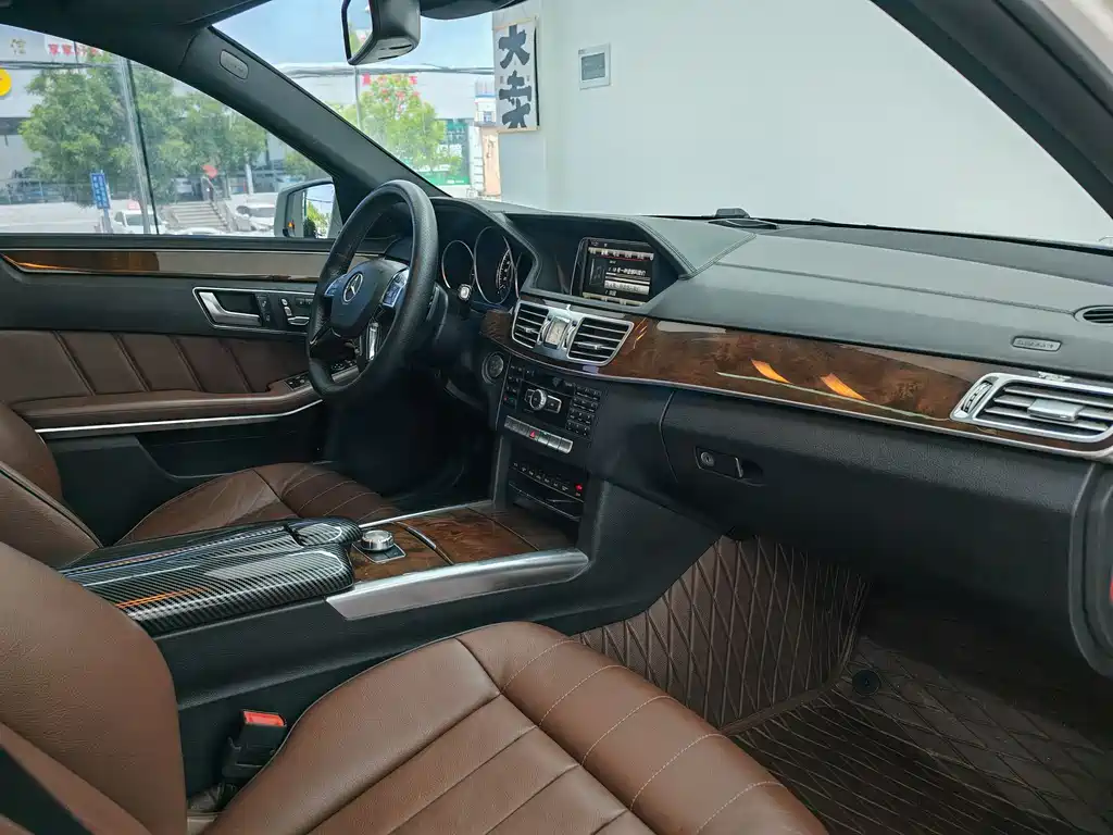 Mercedes-Benz E-Class 2015 — фото 13