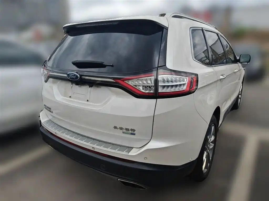 Ford Edge 2017 — фото 12