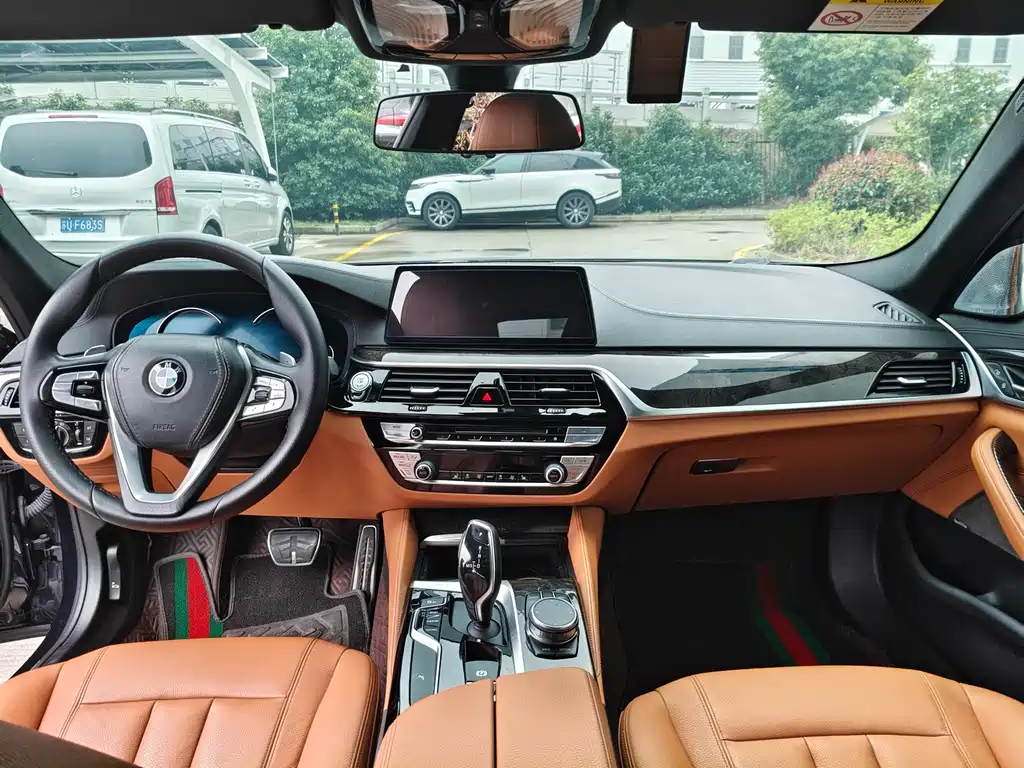 BMW 5 Series 2018 — фото 17