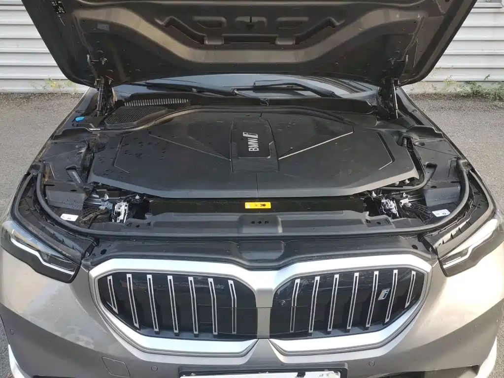 BMW i5 — фото 13