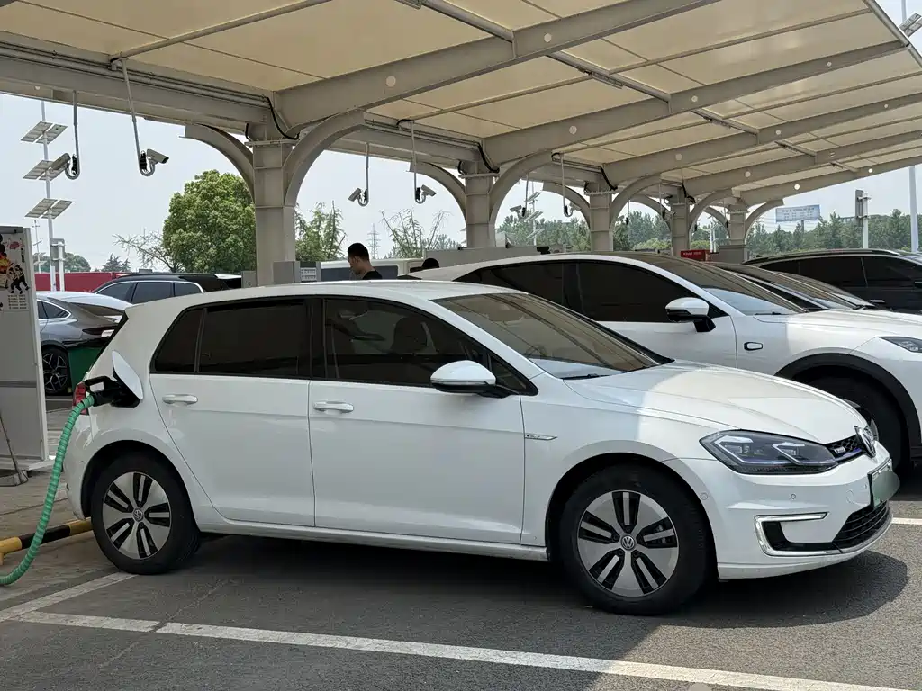 Volkswagen Golf New Energy 2020 — фото 4