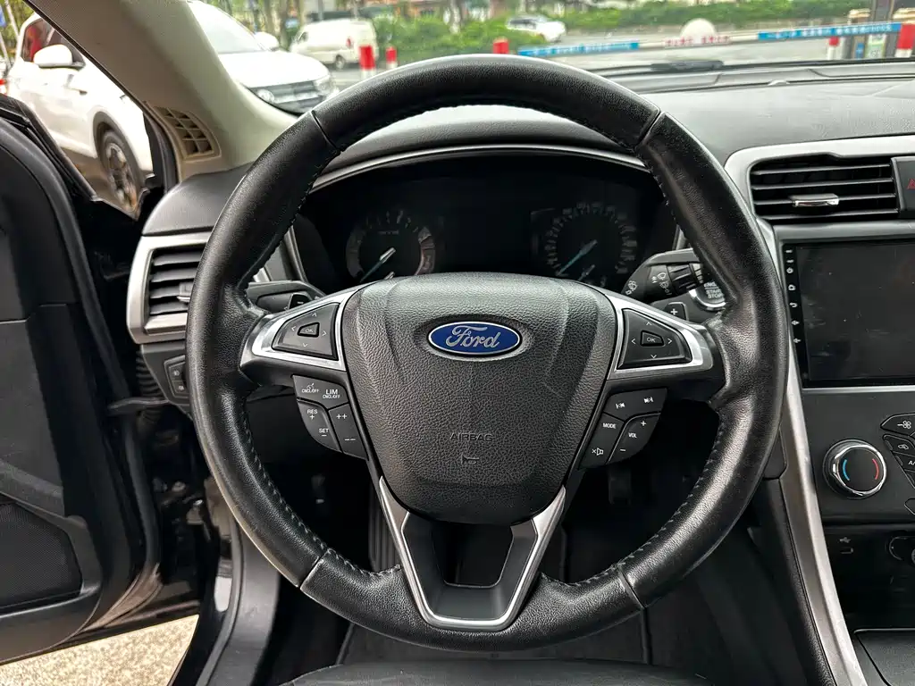 Ford Mondeo 2017 — фото 15