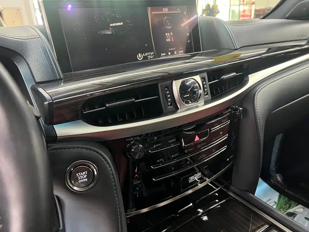 Lexus LX 2020 — фото 19