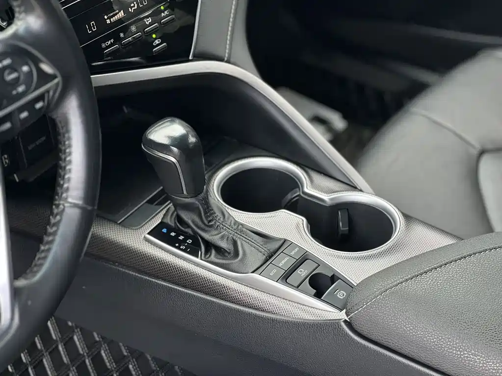 Toyota Camry 2022 — фото 13