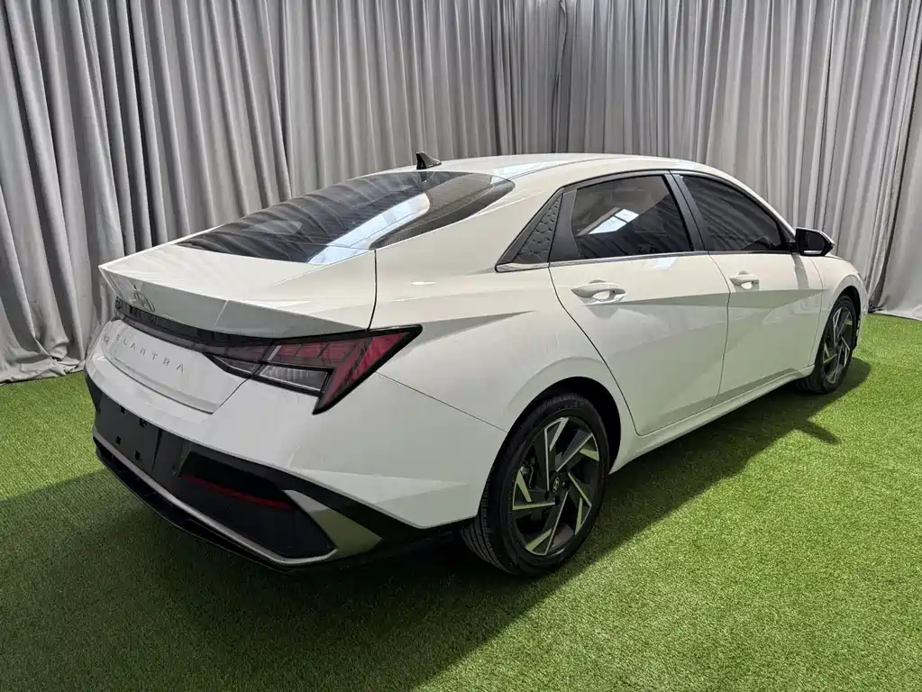 Hyundai Elantra 2023