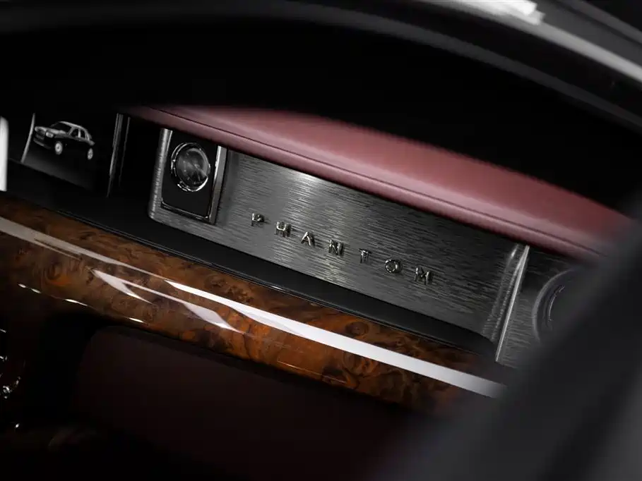 Rolls-Royce Phantom 2019 — фото 20