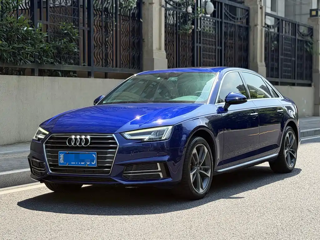 Audi A4L 2020 — фото 1