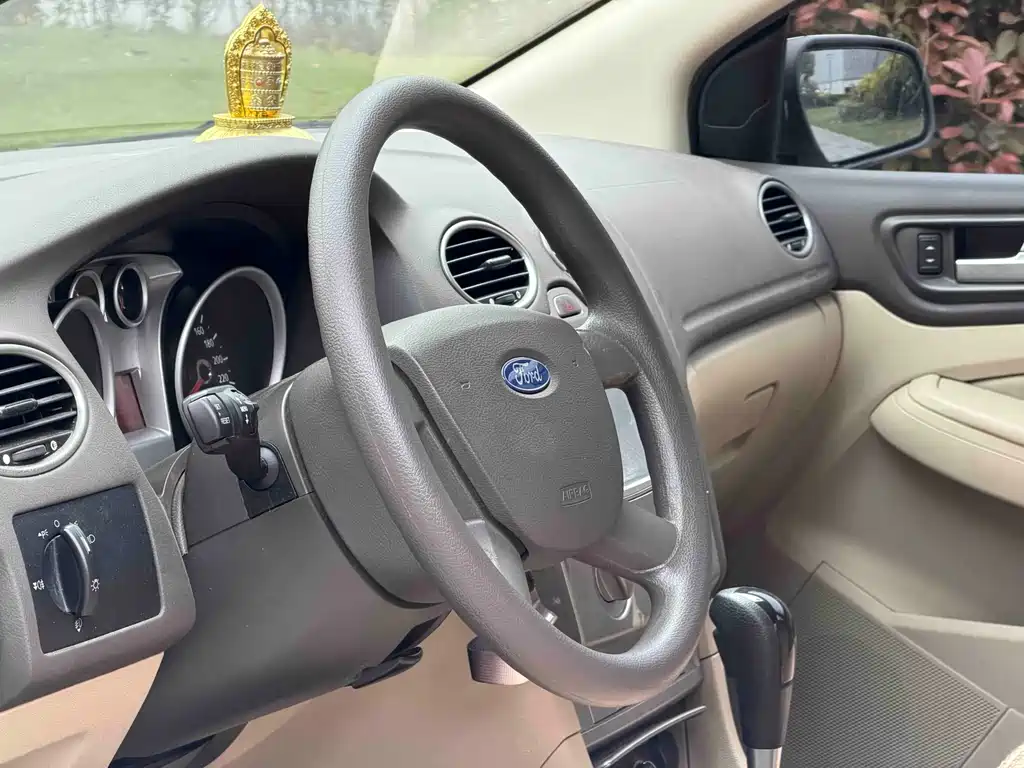 Ford Focus 2014 — фото 14