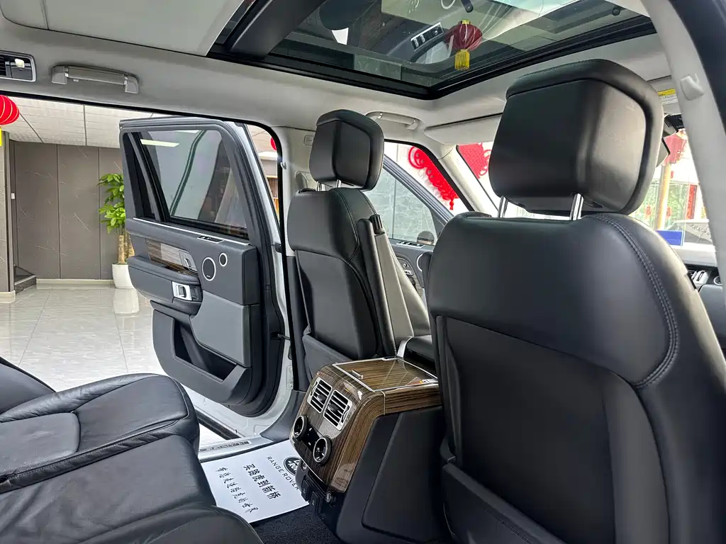 Land Rover Range Rover 2018 — фото 12