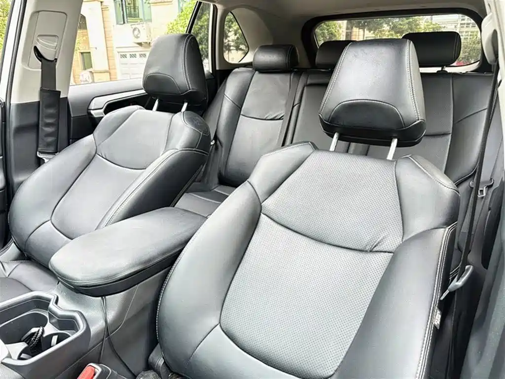 Toyota RAV4 2021 — фото 15