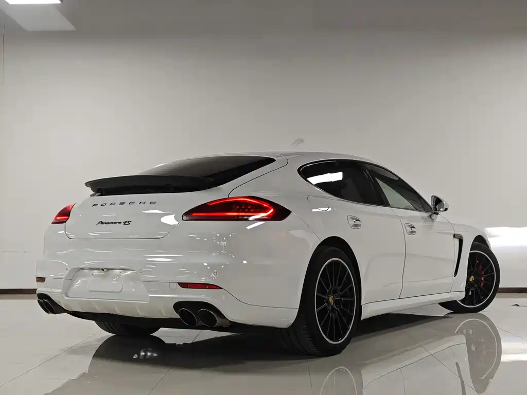 Porsche Panamera 2015 — фото 20