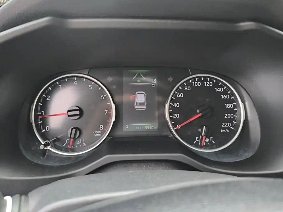 Toyota RAV4 2025 — фото 14