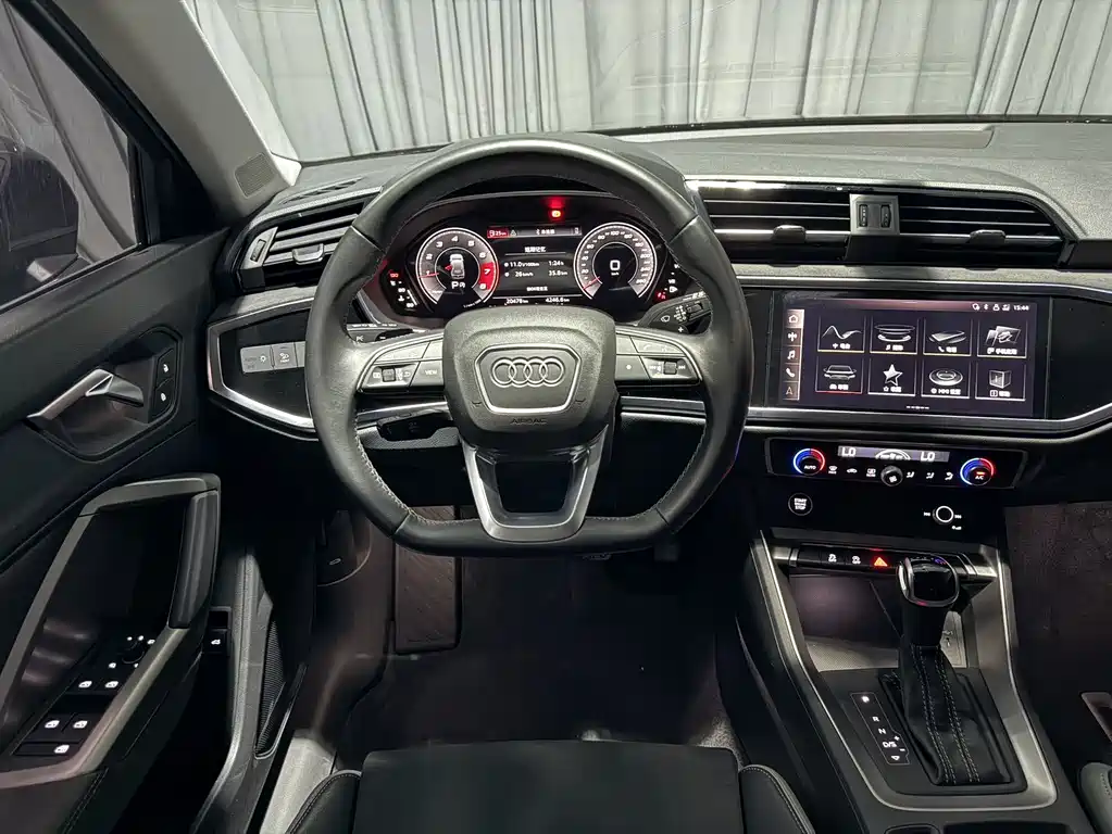 Audi Q3 2022 — фото 14