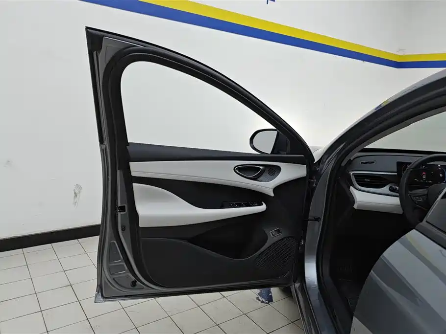 BYD Seal 05 DM-i 2025 — фото 7