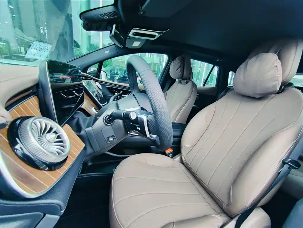 Mercedes-Benz EQE SUV 2025 — фото 11