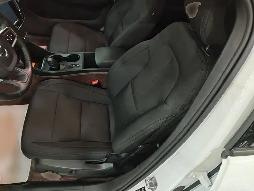 Volvo XC40 2020 — фото 15