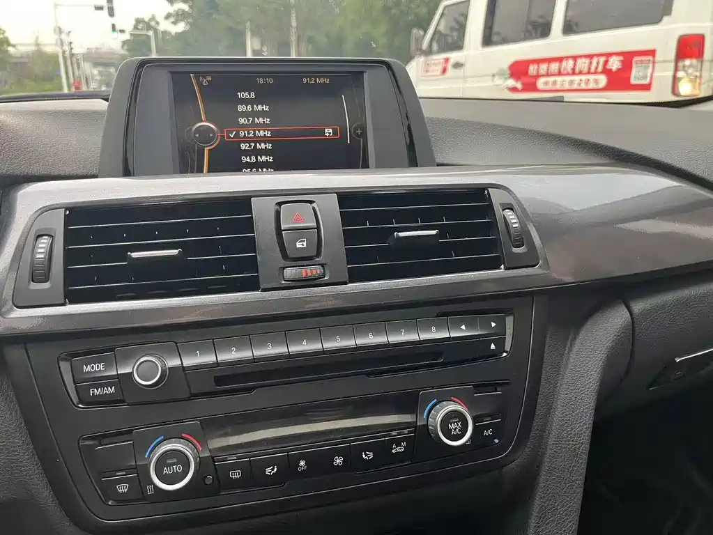 BMW 3 Series 2015 — фото 20