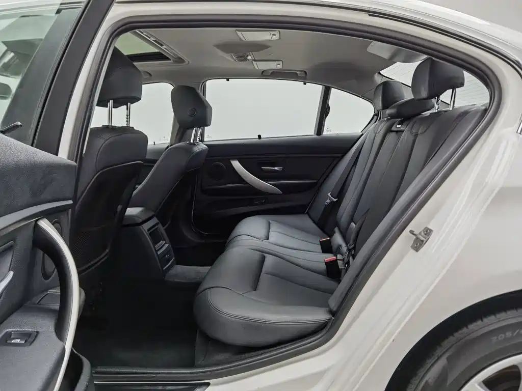 BMW 3 Series 2015 — фото 15