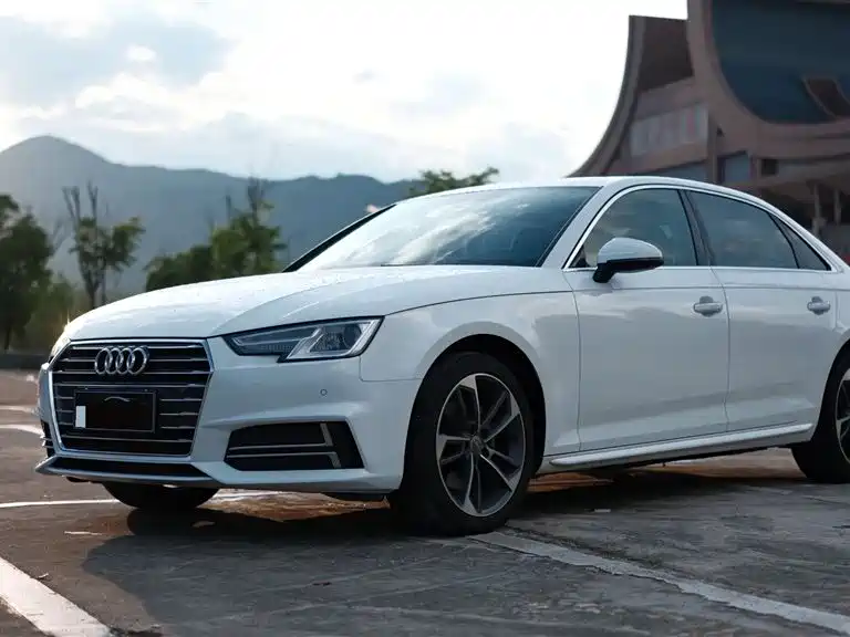 Audi A4L 2019 — фото 1