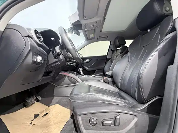 Audi Q2L 2023