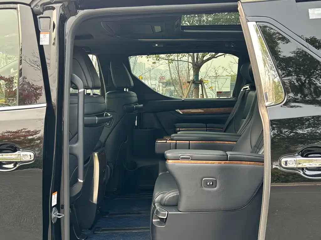 Toyota Alphard 2017 — фото 7