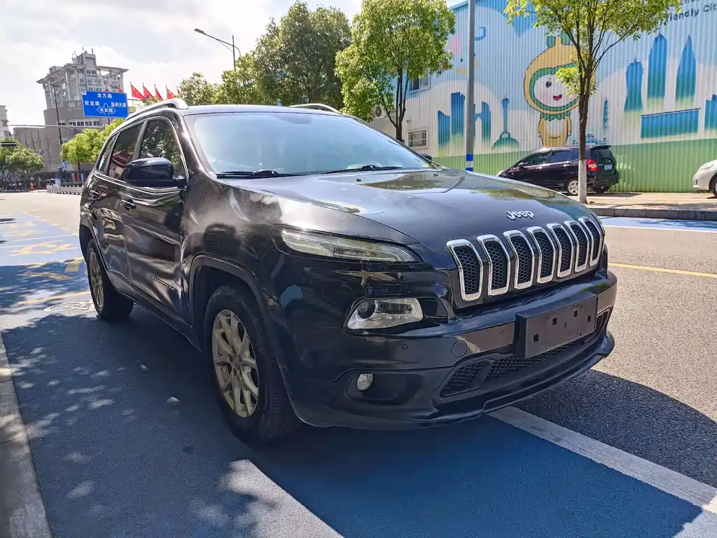 Jeep Cherokee 2017 — фото 8