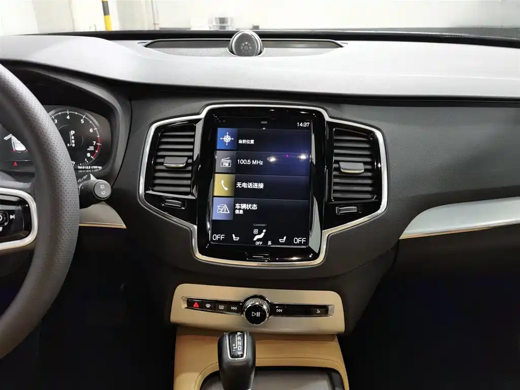 Volvo XC90 2018 — фото 12
