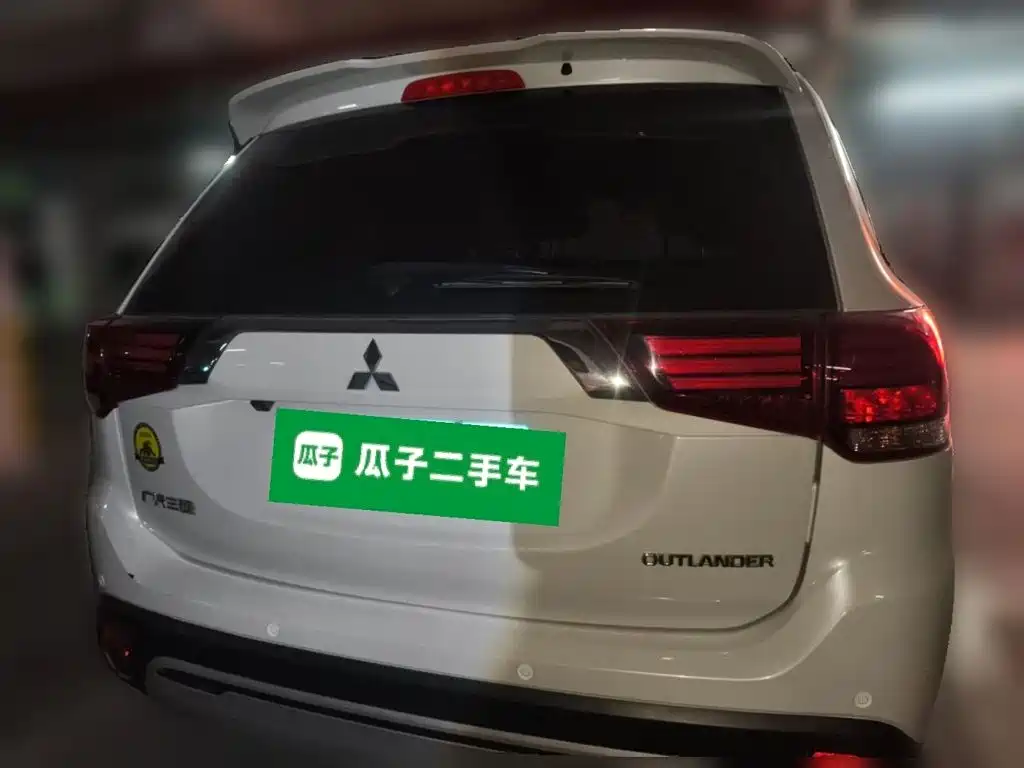Mitsubishi Outlander 2019 — фото 3